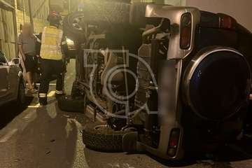 Vuelco de un todoterreno en una calle de Las Medianías de Telde/TA.